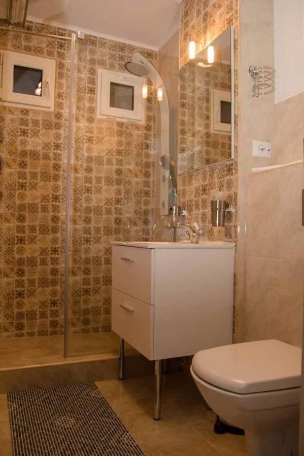 Colonial Touch Apartament Braşov Buitenkant foto