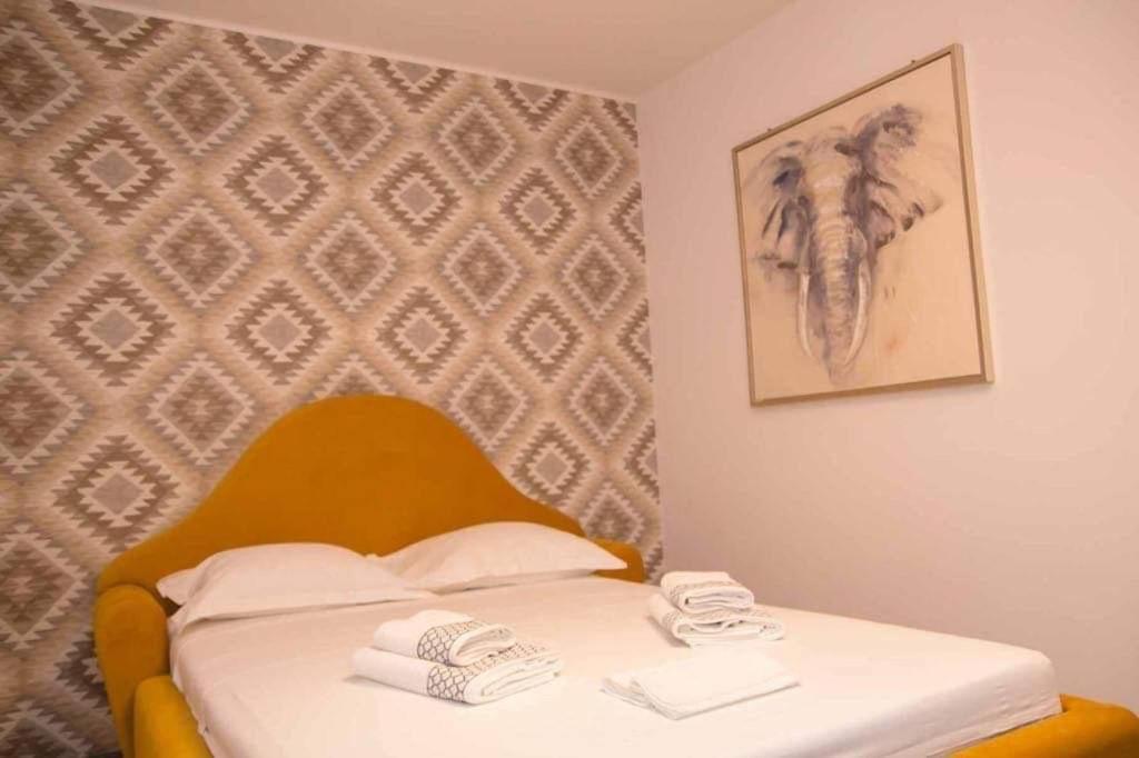 Colonial Touch Apartament Braşov Buitenkant foto